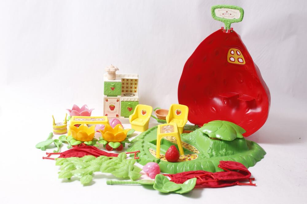 Kenner Strawberry Shortcake Berry Bake Shoppe Vintage Playset Plus Extras ~ 260